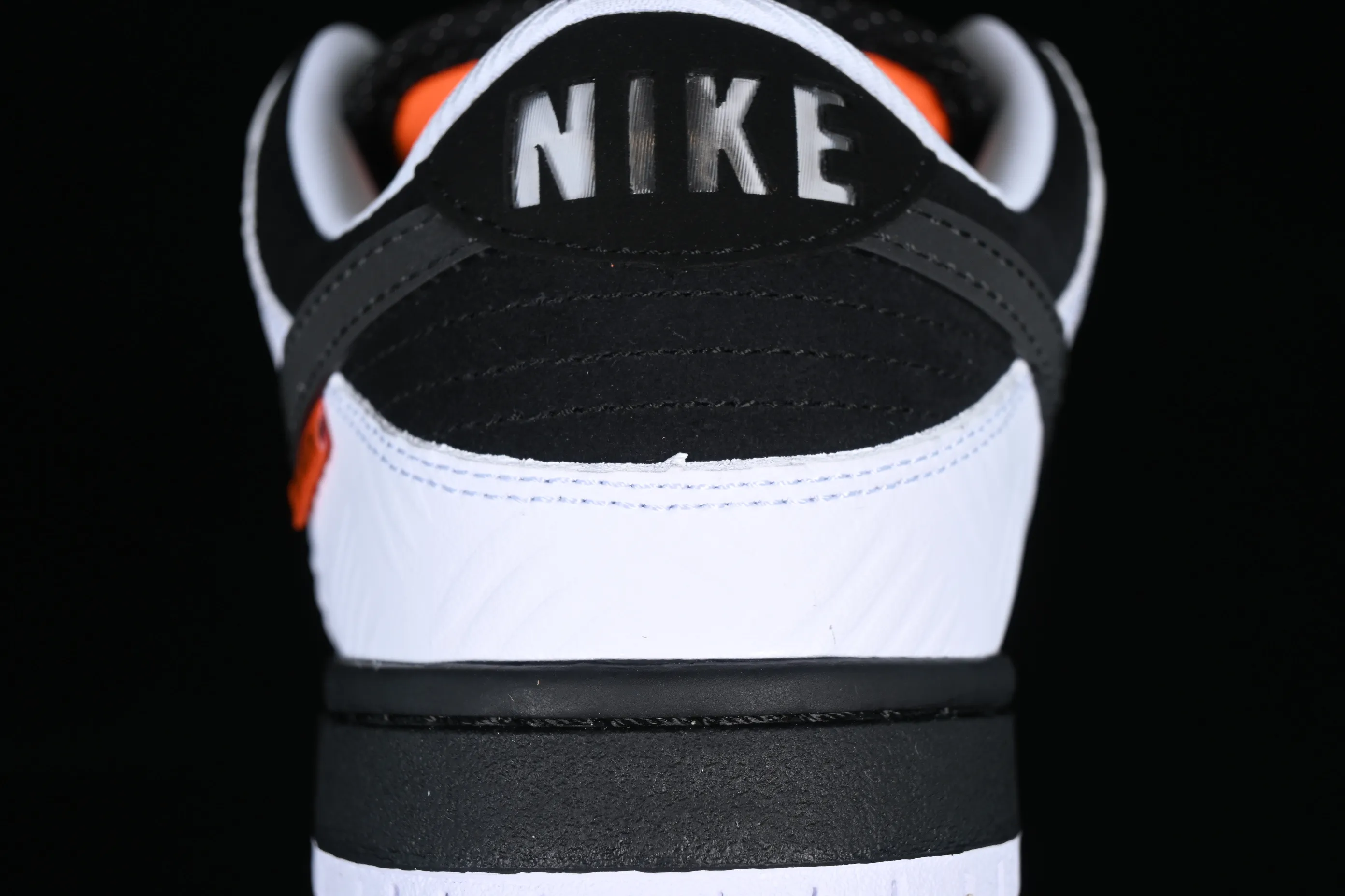 All categories Nk SB Dunk Series Nk SB Dunk Low low-top sneakers Cost-effective version Tightbooth x Nk SB Dunk joint model Reverse Panda SB low-top casual sports skateboard shoes FD2629-100